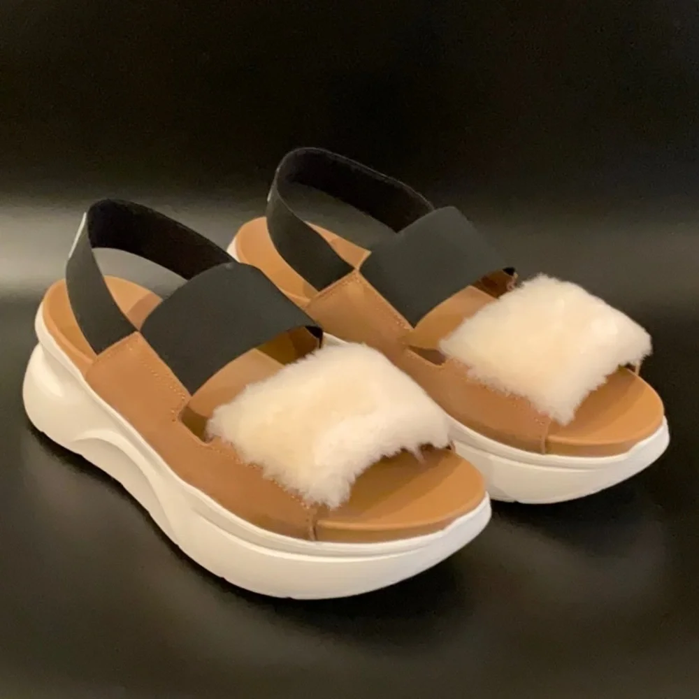 Ugg Woman’s Silverlake II - Picture 1 of 9